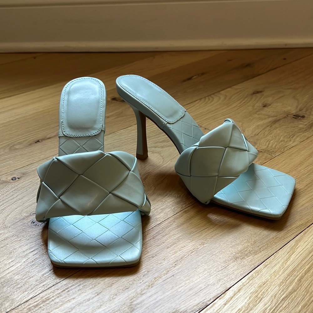 Lookalike Bottega Veneta sandals